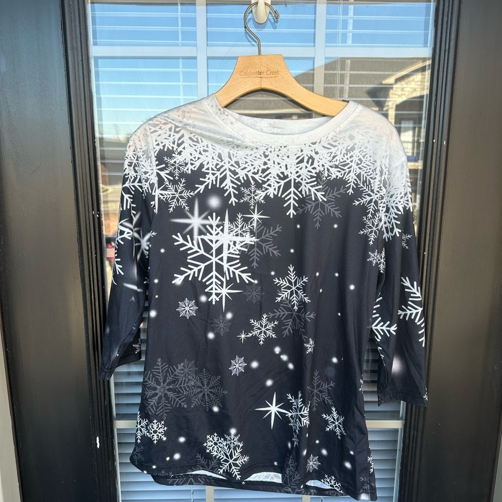 EUC Snowflake long sleeve tee ❄️